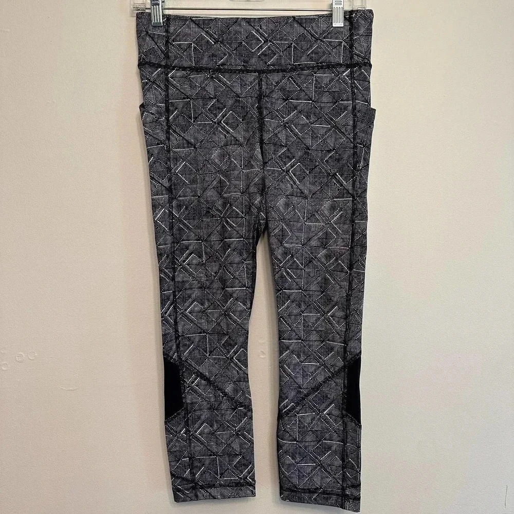 Lululemon Pace Rival crop leggings. Size 6